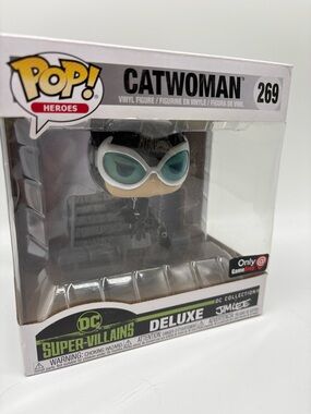 DC Super-Villains Deluxe Catwoman Funko Pop 269 GameStop exclusive